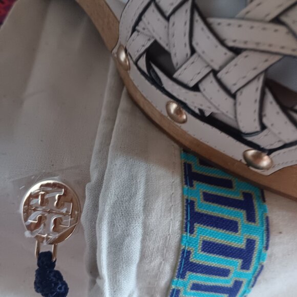 TORY BURCH BASKET WEAVE STUDDED CREAM CALFSKIN LEATHER SANDLES - Picture 7 of 10